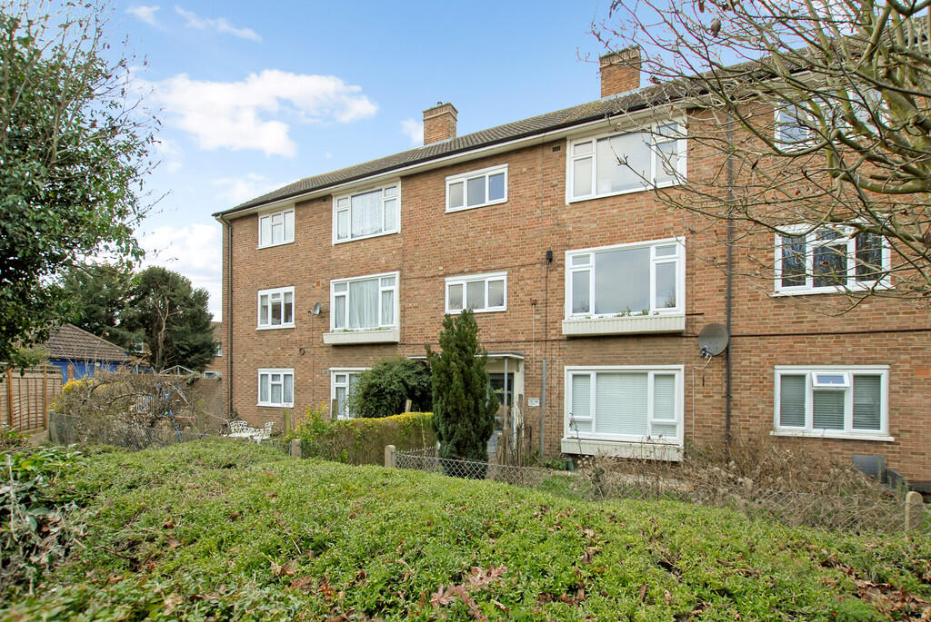 2 bed 1st Floor Flat for rent in Denham. From Andrews Turbervilles Estate Agents - Hillingdon - Crescent Parade