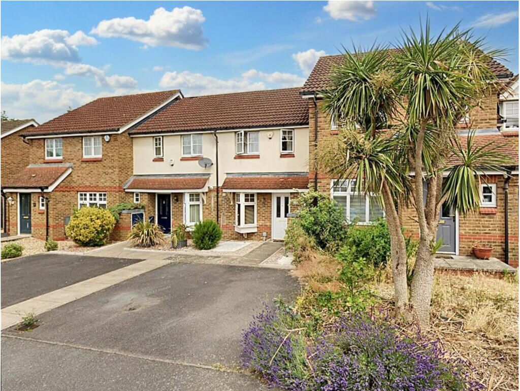 2 bed Mid Terraced House for rent in Uxbridge. From Andrews Turbervilles Estate Agents - Hillingdon - Crescent Parade 2 bed Mid Terraced House for rent in Uxbridge. From Andrews Turbervilles Estate Agents - Hillingdon - Crescent Parade