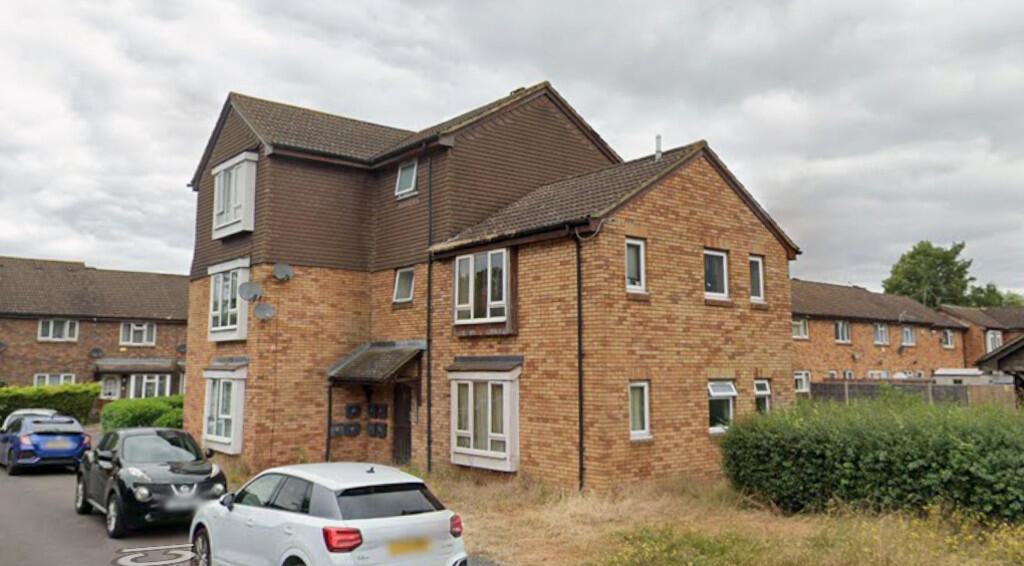 1 bed 1st Floor Flat for rent in Uxbridge. From Andrews Turbervilles Estate Agents - Hillingdon - Crescent Parade