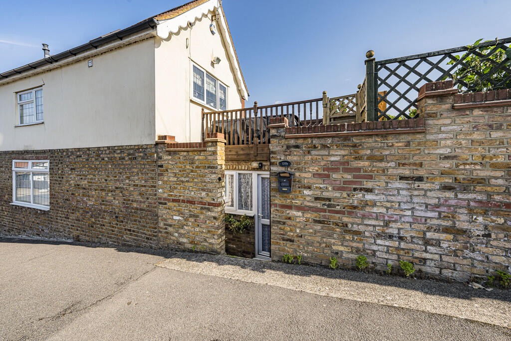 1 bed Apartment for rent in Uxbridge. From Andrews Turbervilles Estate Agents - Hillingdon - Crescent Parade