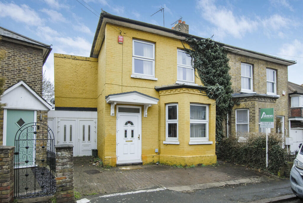 4 bed Semi Detached for rent in Uxbridge. From Andrews Turbervilles Estate Agents - Hillingdon - Crescent Parade