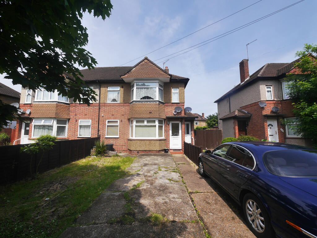 2 bed House (unspecified) for rent in Southall. From Andrews Turbervilles Estate Agents - Hillingdon - Crescent Parade