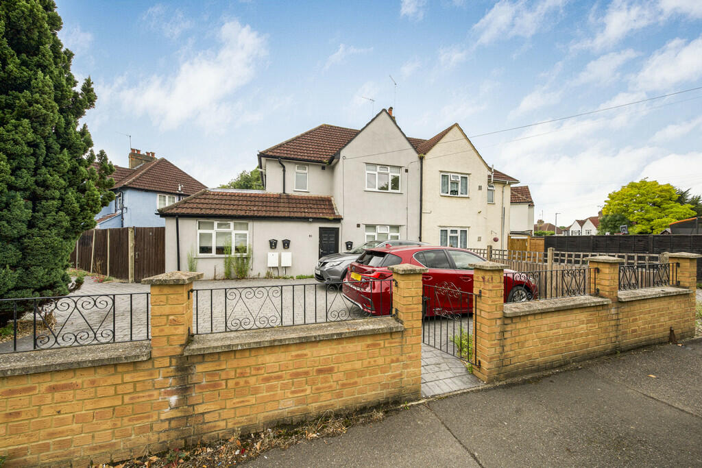 2 bed Apartment for rent in Uxbridge. From Andrews Turbervilles Estate Agents - Hillingdon - Crescent Parade
