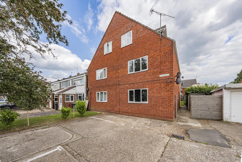 1 bed Apartment for rent in Slough. From Andrews Turbervilles Estate Agents - Hillingdon - Crescent Parade 1 bed Apartment for rent in Slough. From Andrews Turbervilles Estate Agents - Hillingdon - Crescent Parade