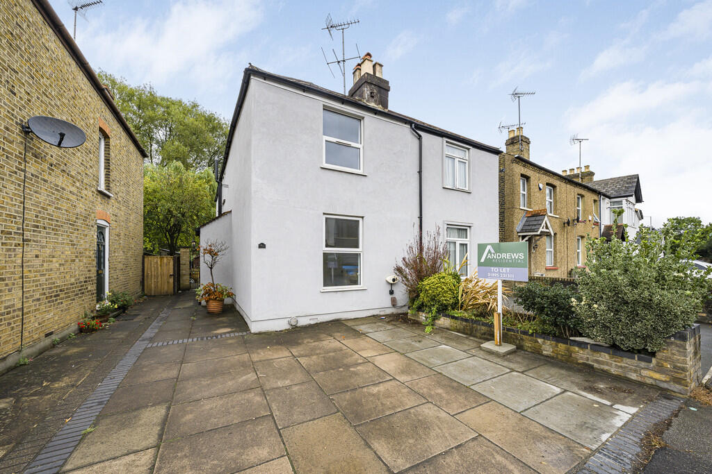 3 bed Semi Detached for rent in Uxbridge. From Andrews Turbervilles Estate Agents - Hillingdon - Crescent Parade