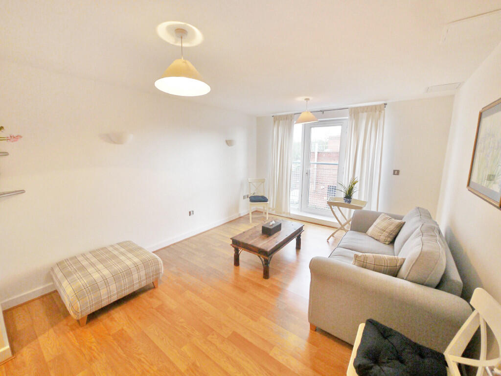 1 bed 1st Floor Flat for rent in Uxbridge. From Andrews Turbervilles Estate Agents - Hillingdon - Crescent Parade