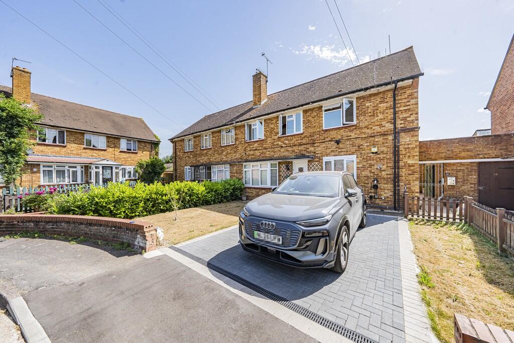 2 bed Apartment for rent in Uxbridge. From Andrews Turbervilles Estate Agents - Hillingdon - Crescent Parade