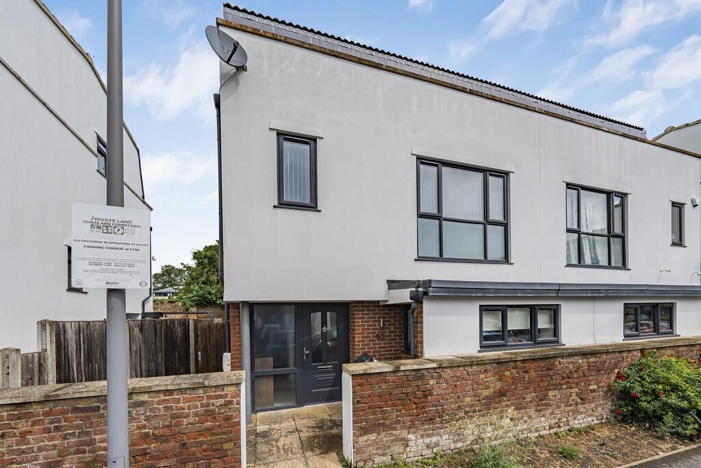 4 bed Mid Terraced House for rent in West Drayton. From Andrews Turbervilles Estate Agents - Hillingdon - Crescent Parade