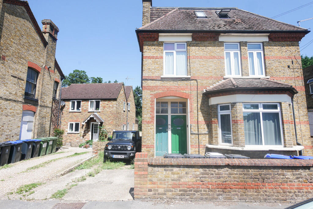 1 bed 1st Floor Flat for rent in Iver. From Andrews Turbervilles Estate Agents - Hillingdon - Crescent Parade 1 bed 1st Floor Flat for rent in Iver. From Andrews Turbervilles Estate Agents - Hillingdon - Crescent Parade