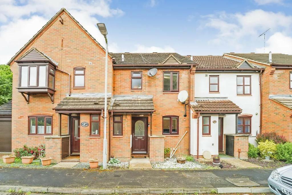 2 bed Mid Terraced House for rent in Uxbridge. From Andrews Turbervilles Estate Agents - Hillingdon - Crescent Parade 2 bed Mid Terraced House for rent in Uxbridge. From Andrews Turbervilles Estate Agents - Hillingdon - Crescent Parade