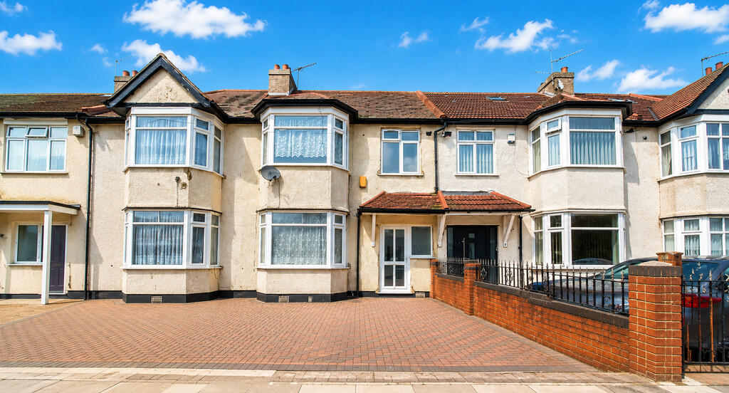 3 bed Mid Terraced House for rent in Southall. From Andrews Turbervilles Estate Agents - Hillingdon - Crescent Parade