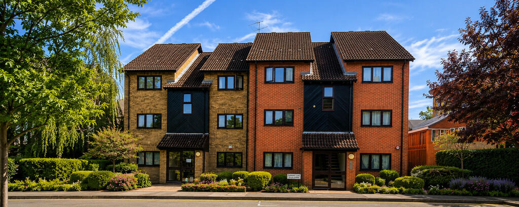 1 bed Apartment for rent in Uxbridge. From Andrews Turbervilles Estate Agents - Hillingdon - Crescent Parade