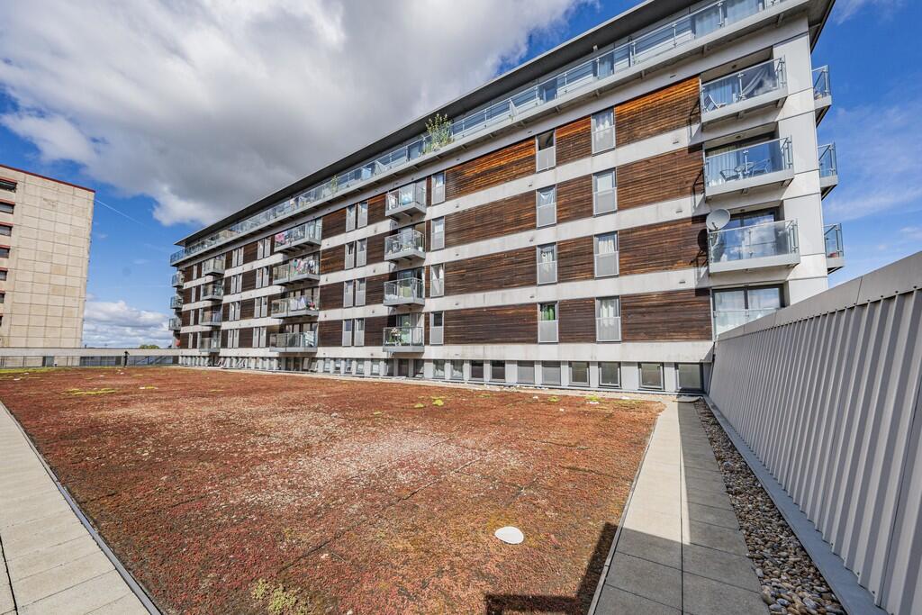 1 bed Apartment for rent in Uxbridge. From Andrews Turbervilles Estate Agents - Hillingdon - Crescent Parade