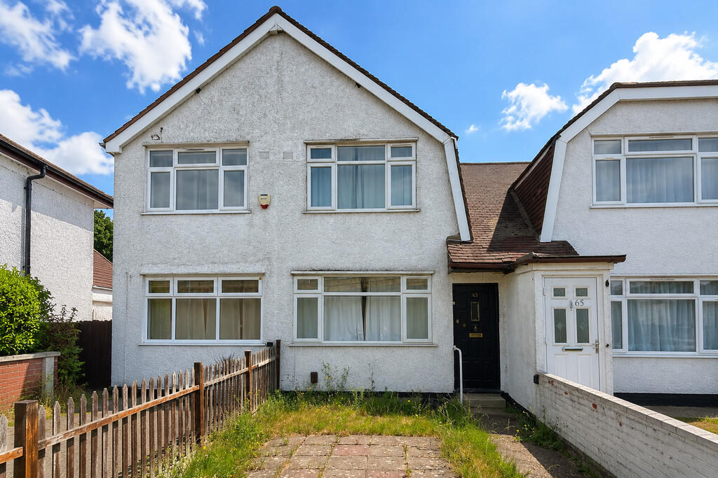 2 bed Mid Terraced House for rent in Hayes. From Andrews Turbervilles Estate Agents - Hillingdon - Crescent Parade