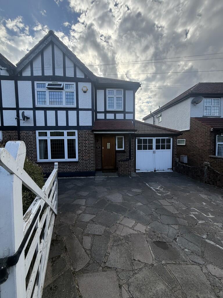 3 bed Semi Detached for rent in Uxbridge. From Andrews Turbervilles Estate Agents - Hillingdon - Crescent Parade 3 bed Semi Detached for rent in Uxbridge. From Andrews Turbervilles Estate Agents - Hillingdon - Crescent Parade
