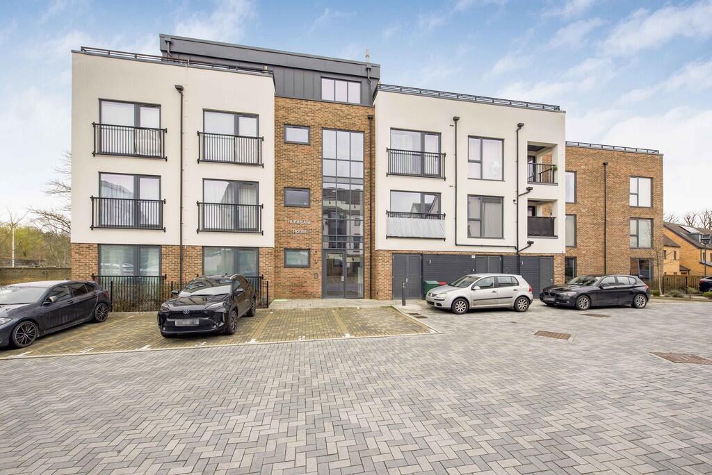 1 bed Apartment for rent in Uxbridge. From Andrews Turbervilles Estate Agents - Hillingdon - Crescent Parade 1 bed Apartment for rent in Uxbridge. From Andrews Turbervilles Estate Agents - Hillingdon - Crescent Parade