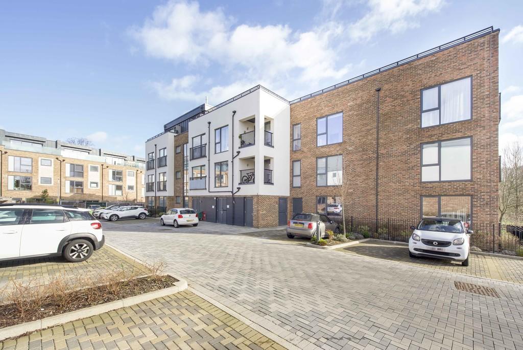 1 bed Apartment for rent in Uxbridge. From Andrews Turbervilles Estate Agents - Hillingdon - Crescent Parade 1 bed Apartment for rent in Uxbridge. From Andrews Turbervilles Estate Agents - Hillingdon - Crescent Parade