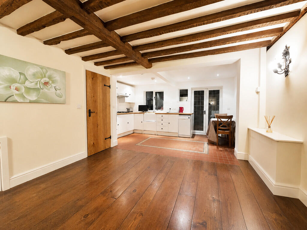 2 bed Mid Terraced House for rent in Ruislip. From Andrews Turbervilles Estate Agents - Hillingdon - Crescent Parade