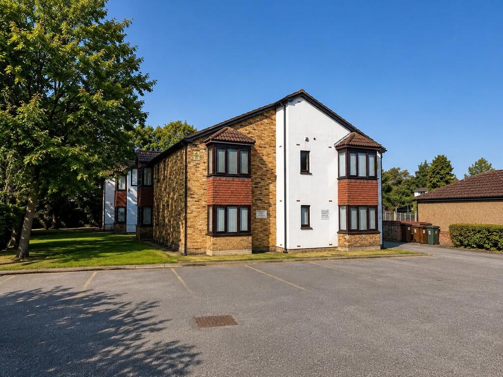 4 bed Studio for rent in Uxbridge. From Andrews Turbervilles Estate Agents - Hillingdon - Crescent Parade