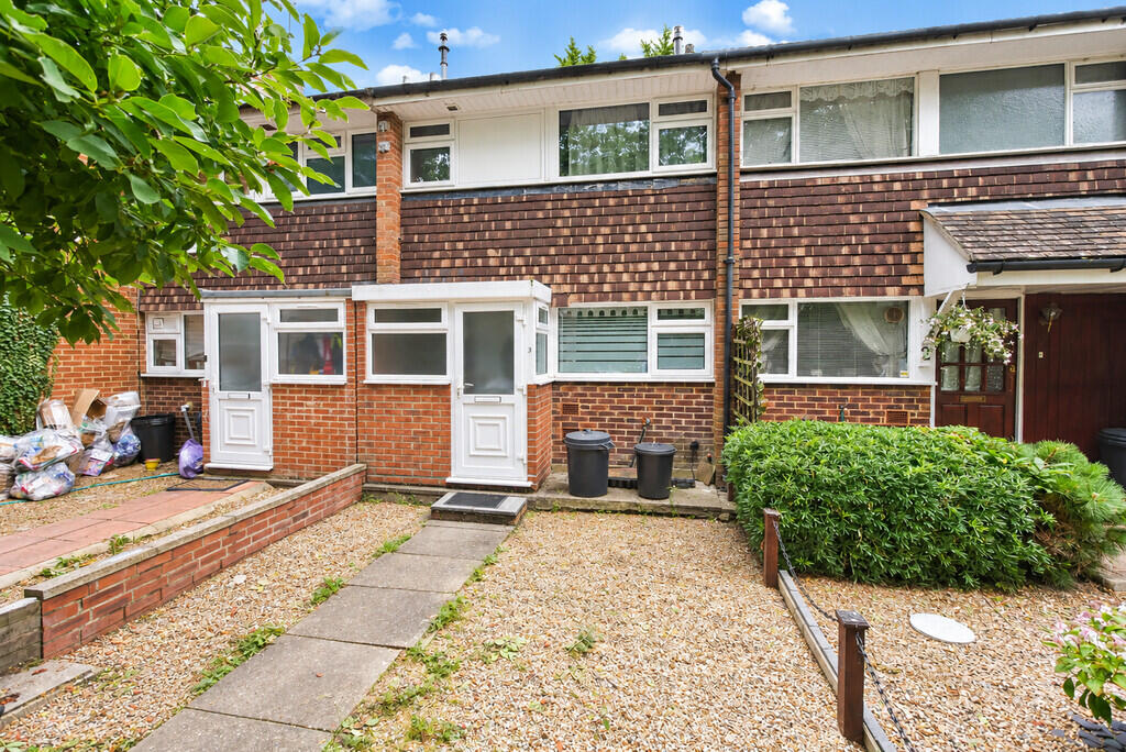 2 bed Mid Terraced House for rent in Uxbridge. From Andrews Turbervilles Estate Agents - Hillingdon - Crescent Parade