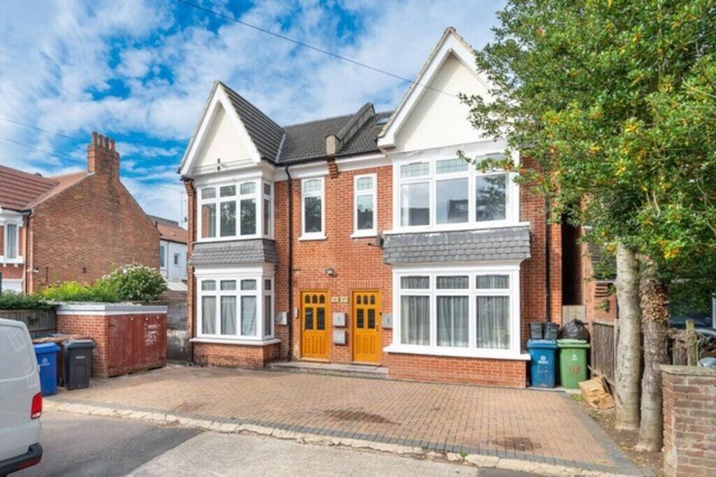 2 bed House (unspecified) for rent in Harrow. From Andrews Turbervilles Estate Agents - Hillingdon - Crescent Parade