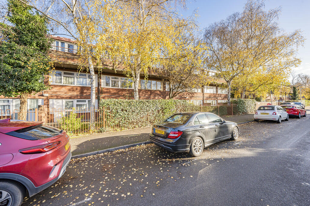 0 bed Studio for rent in Uxbridge. From Andrews Turbervilles Estate Agents - Hillingdon - Crescent Parade
