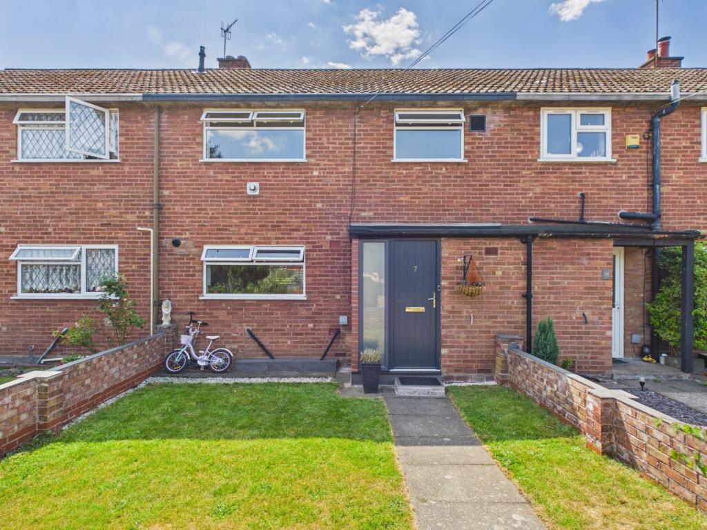 3 bed Mid Terraced House for rent in Catshill. From A P Morgan - Bromsgrove