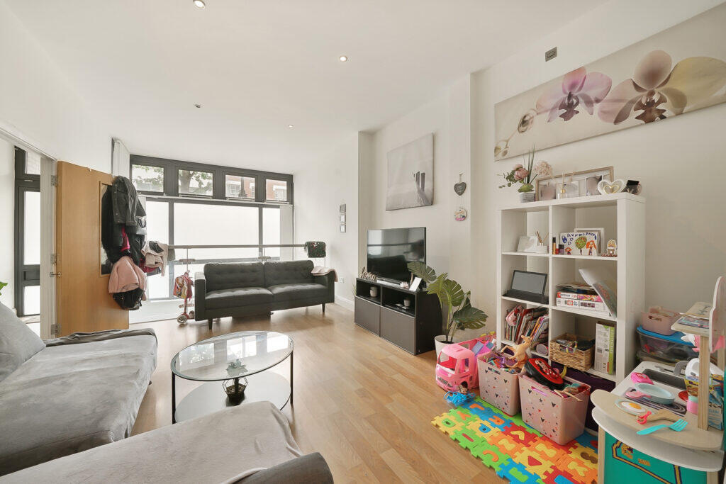 2 bed 1st Floor Flat for rent in Stoke Newington. From LKL Homes Limited - London