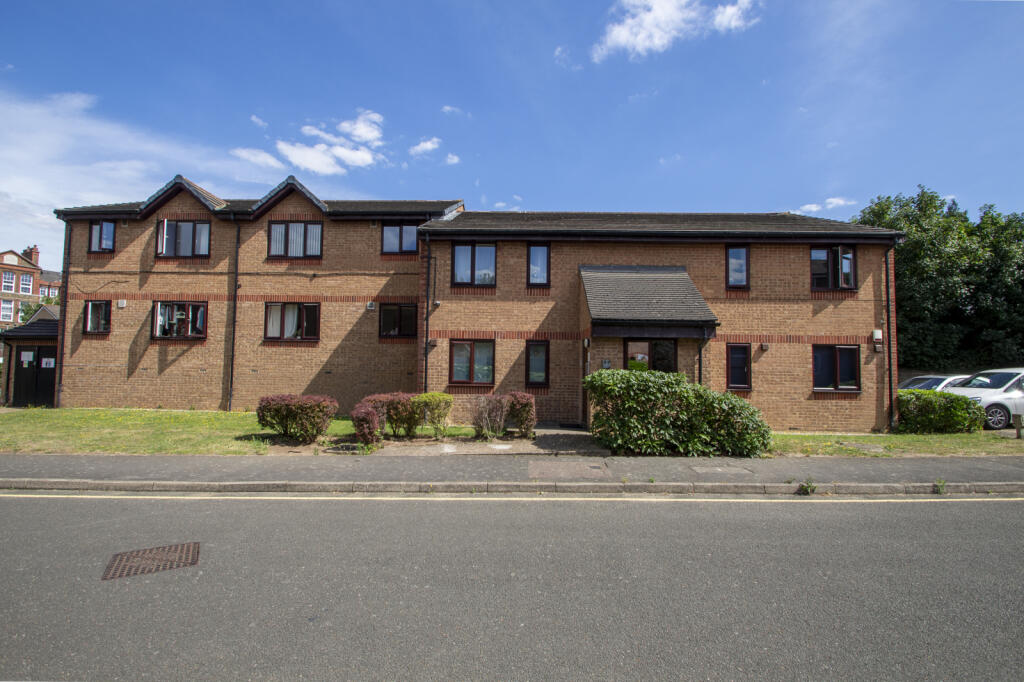 2 bed 1st Floor Flat for rent in Greenwich. From Anthony James - South East