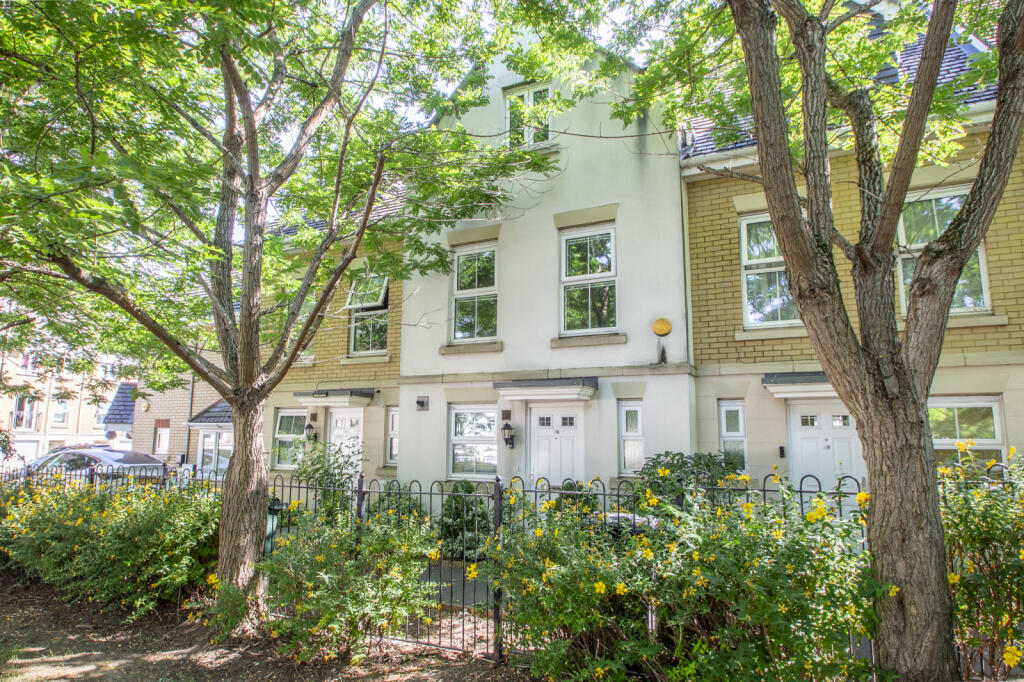 3 bed Mid Terraced House for rent in Crayford. From Anthony James - South East