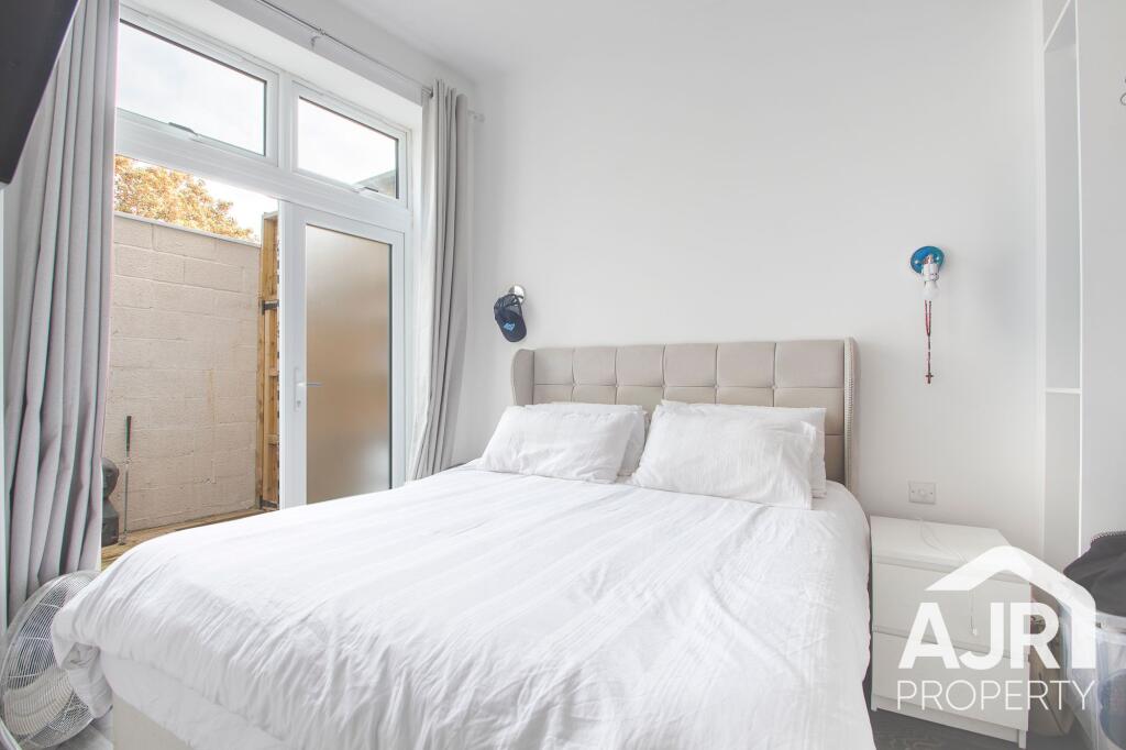 2 bed 1st Floor Flat for rent in London. From Anthony James - South East