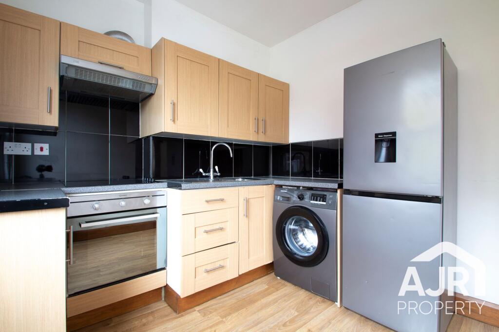 2 bed 1st Floor Flat for rent in London. From Anthony James - South East
