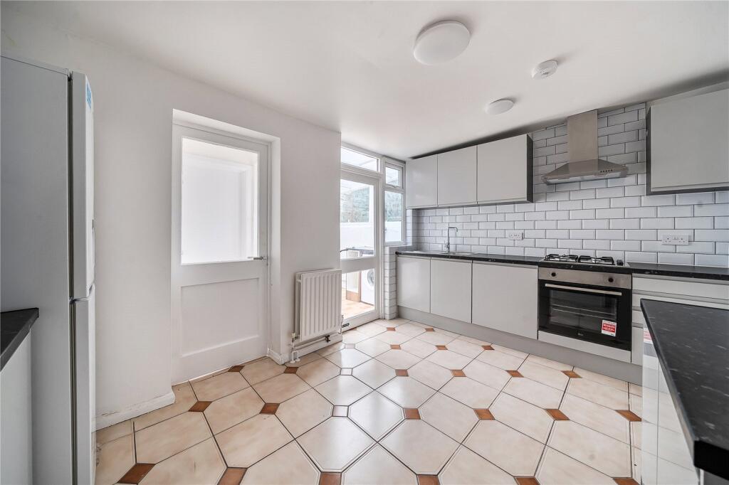 4 bed Mid Terraced House for rent in London. From Anthony Pepe Estate Agents - Harringay