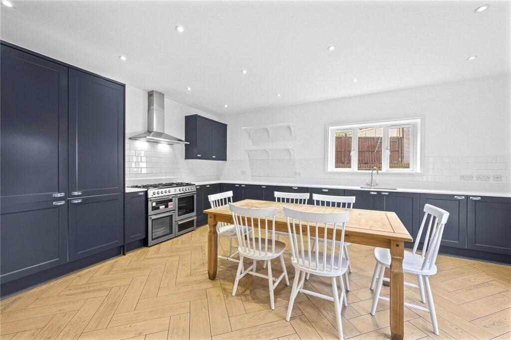 6 bed Mid Terraced House for rent in London. From Anthony Pepe Estate Agents - Harringay