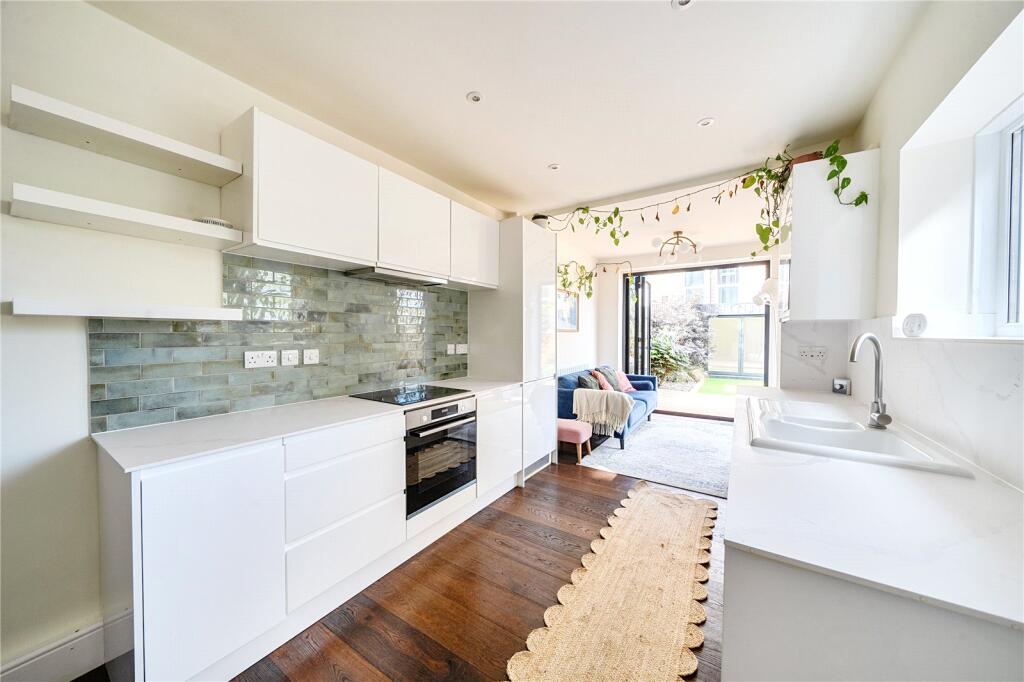 2 bed 1st Floor Flat for rent in London. From Anthony Pepe Estate Agents - Harringay