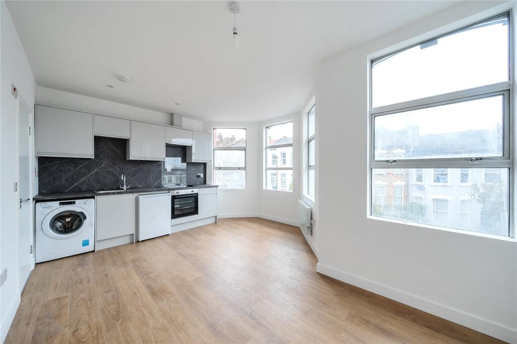 4 bed Studio for rent in Hornsey. From Anthony Pepe Estate Agents - Harringay