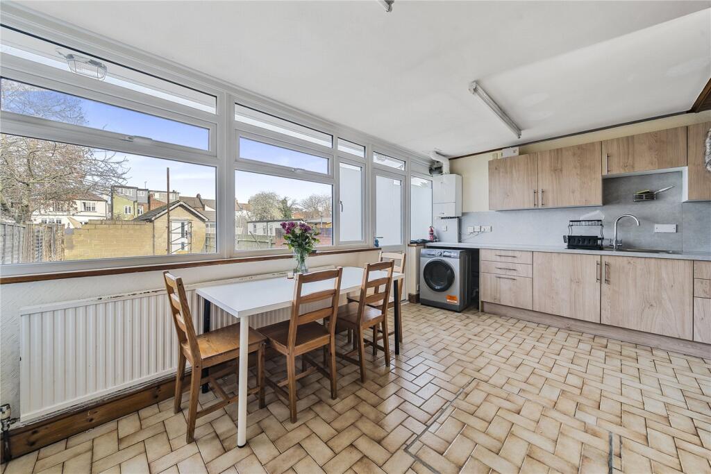 3 bed Mid Terraced House for rent in London. From Anthony Pepe Estate Agents - Harringay