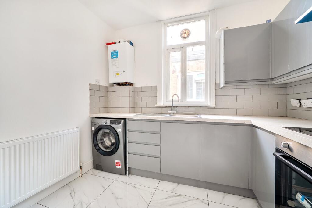 2 bed 1st Floor Flat for rent in Wood Green. From Anthony Pepe Estate Agents - Harringay