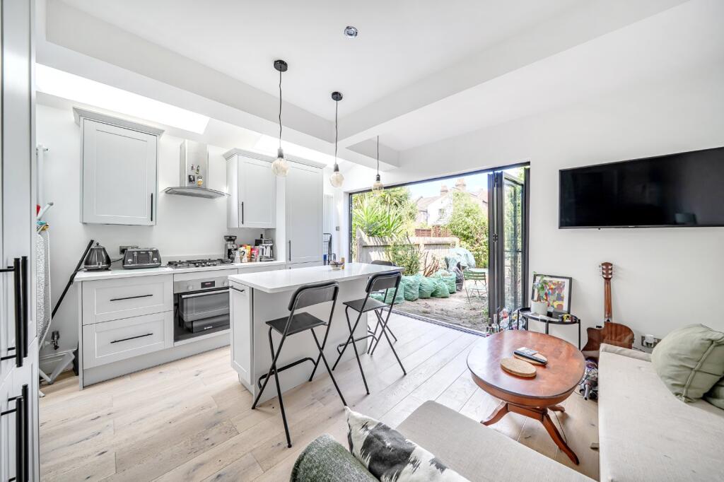 2 bed 1st Floor Flat for rent in Hornsey. From Anthony Pepe Estate Agents - Harringay 2 bed 1st Floor Flat for rent in Hornsey. From Anthony Pepe Estate Agents - Harringay