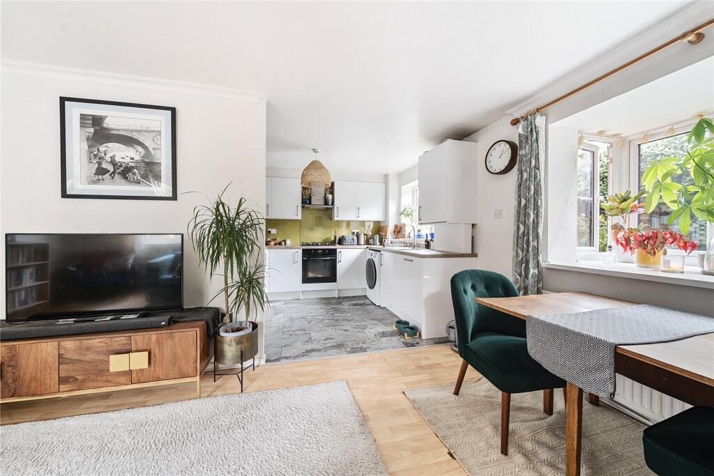 2 bed 1st Floor Flat for rent in London. From Anthony Pepe Estate Agents - Harringay