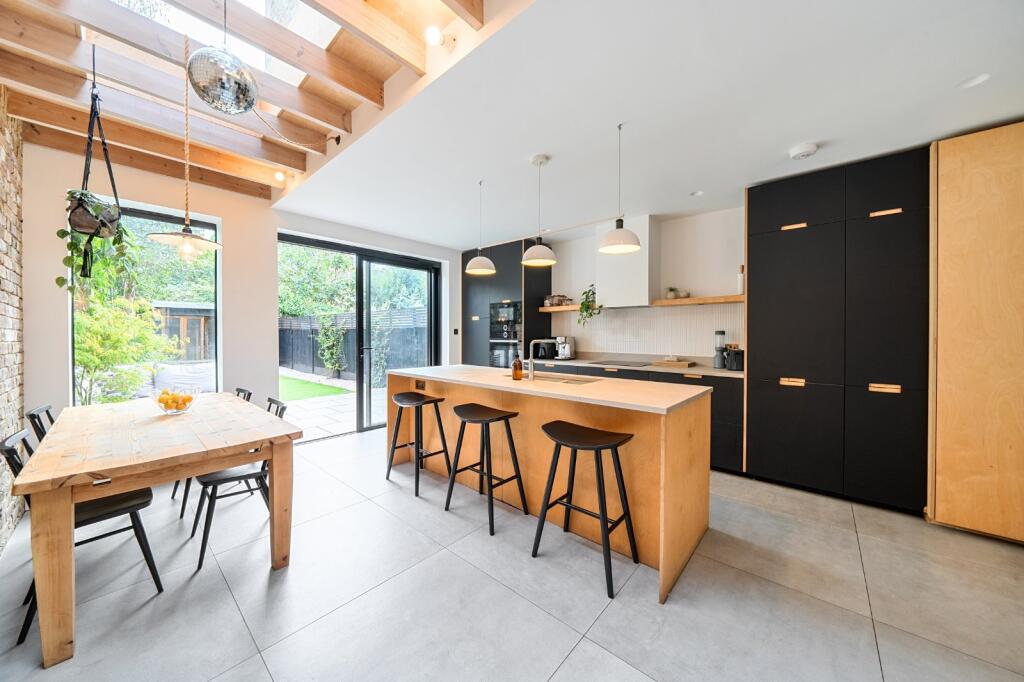 3 bed Detached for rent in Tottenham. From Anthony Pepe Estate Agents - Harringay