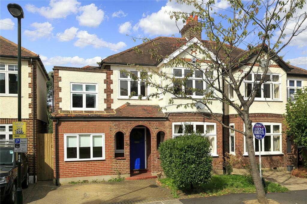 4 bed Semi-Detached House for rent in Richmond upon Thames. From Antony Roberts Estate Agents -  Kew - Lettings