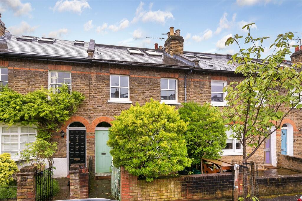 3 bed Mid Terraced House for rent in Richmond upon Thames. From Antony Roberts Estate Agents -  Kew - Lettings