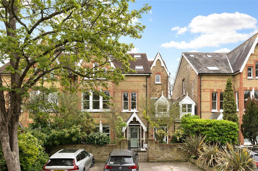 2 bed Apartment for rent in Richmond. From Antony Roberts Estate Agents -  Kew - Lettings
