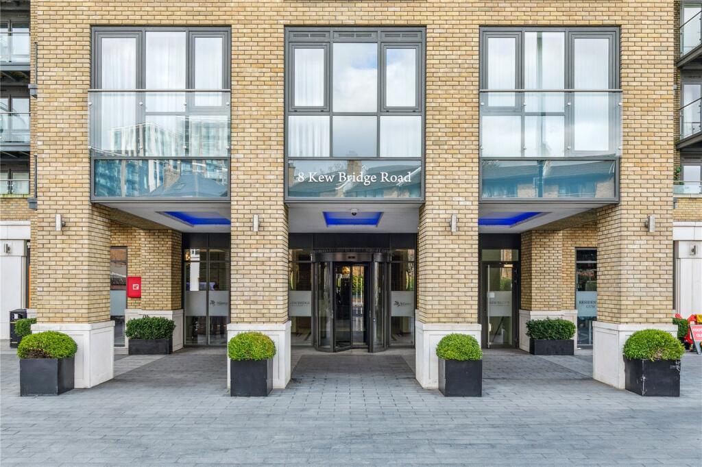 3 bed Apartment for rent in Brentford. From Antony Roberts Estate Agents -  Kew - Lettings