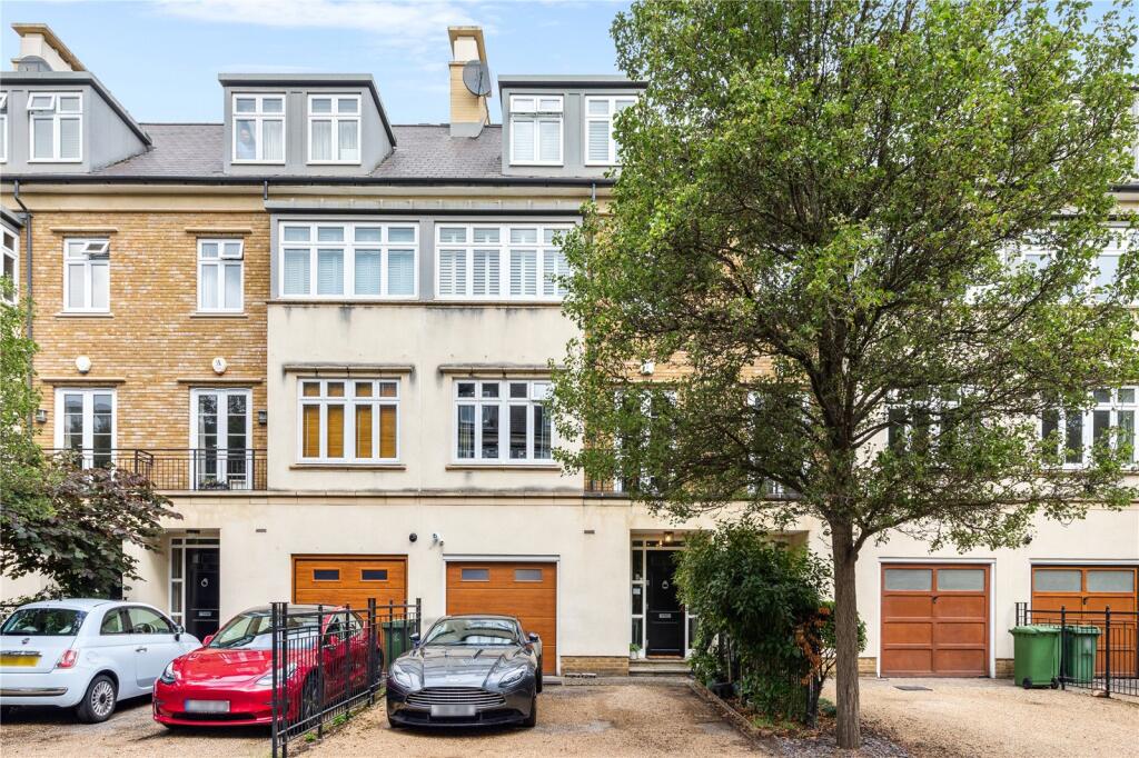 5 bed Mid Terraced House for rent in Richmond. From Antony Roberts Estate Agents -  Kew - Lettings