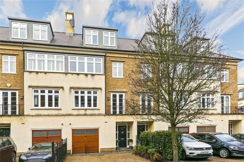 5 bed Mid Terraced House for rent in Richmond upon Thames. From Antony Roberts Estate Agents -  Kew - Lettings