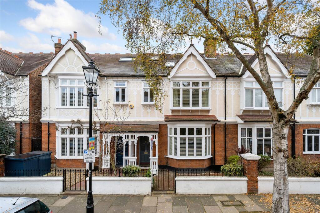 5 bed Mid Terraced House for rent in Richmond upon Thames. From Antony Roberts Estate Agents -  Kew - Lettings