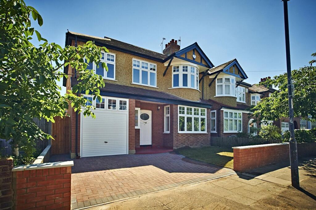 5 bed Semi Detached for rent in Richmond upon Thames. From Antony Roberts Estate Agents -  Kew - Lettings