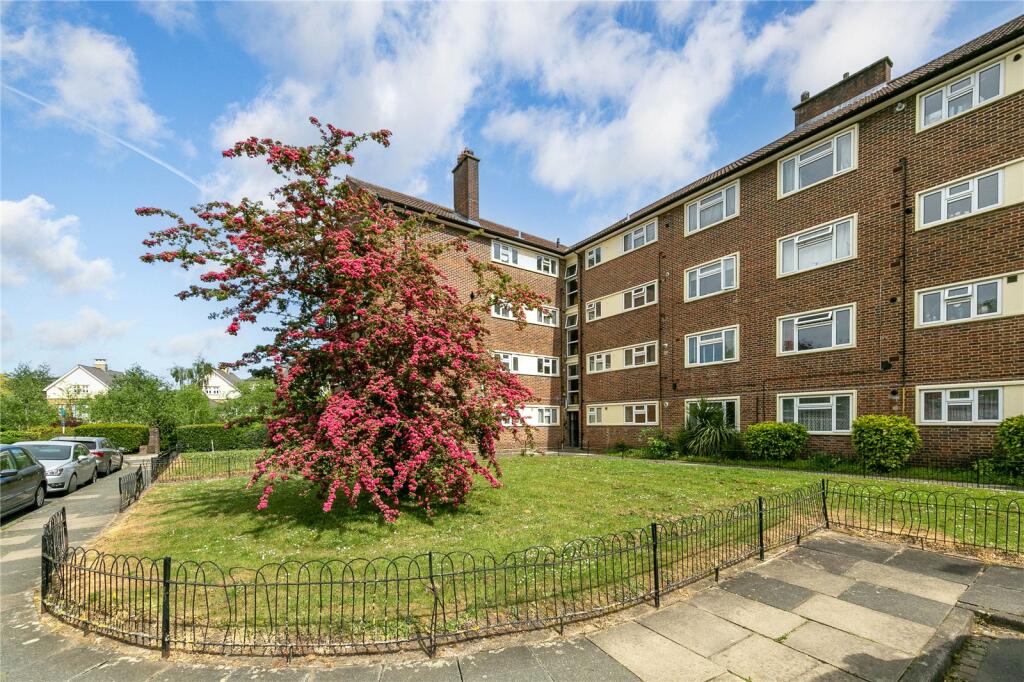 2 bed Apartment for rent in Richmond upon Thames. From Antony Roberts Estate Agents -  Kew - Lettings